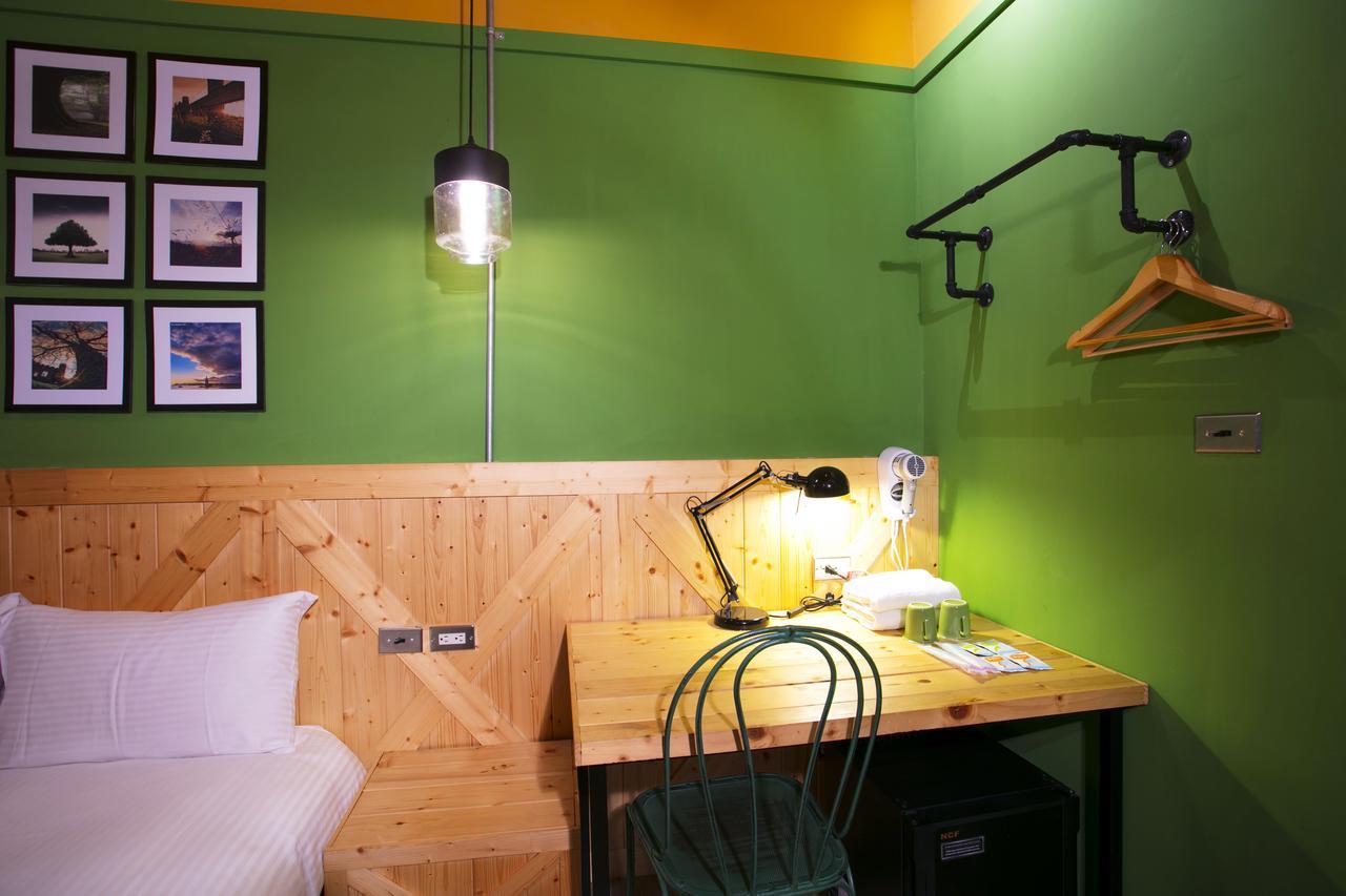 Loft Hostel Fengjia Taichung Exterior photo