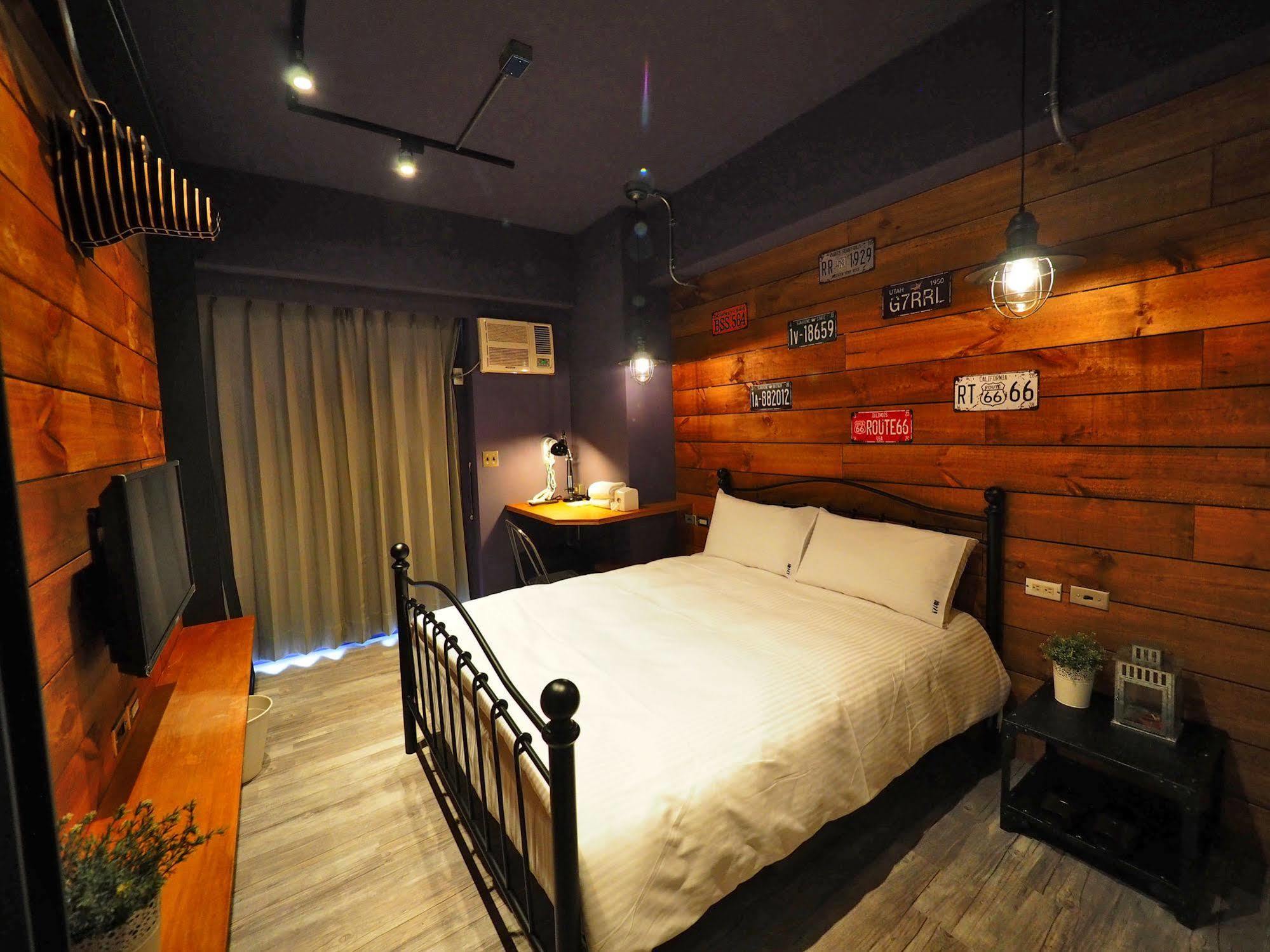 Loft Hostel Fengjia Taichung Exterior photo