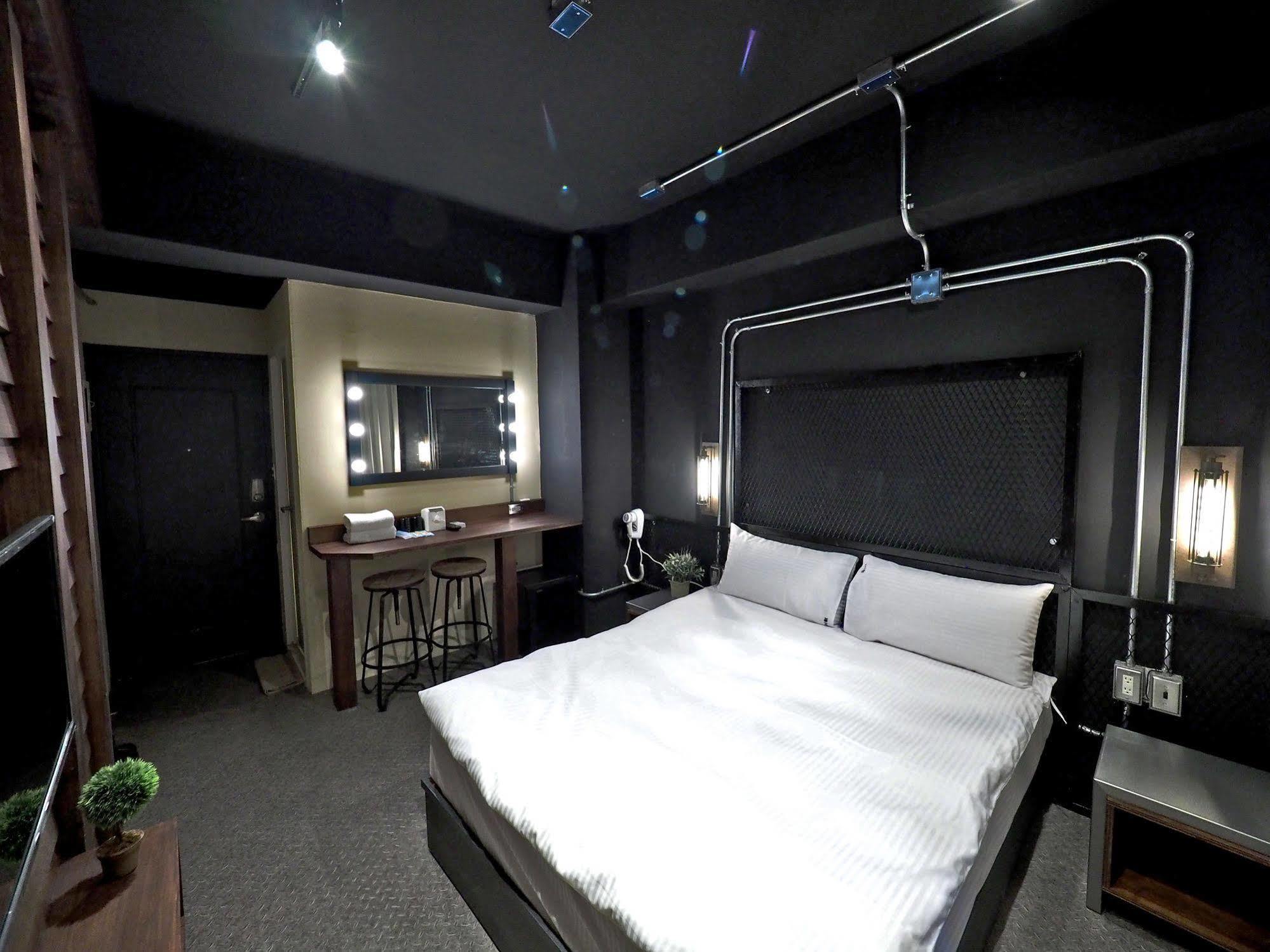Loft Hostel Fengjia Taichung Exterior photo