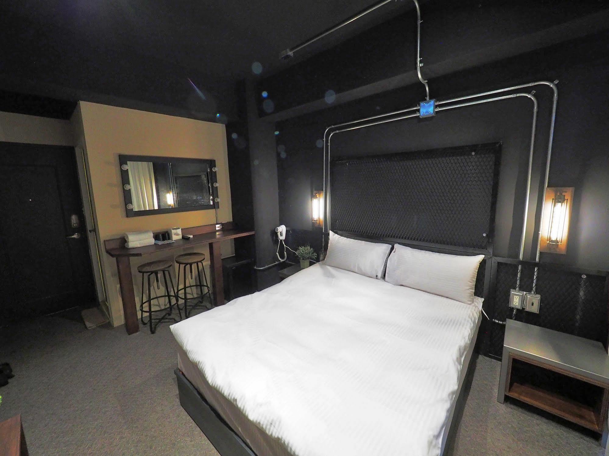 Loft Hostel Fengjia Taichung Exterior photo