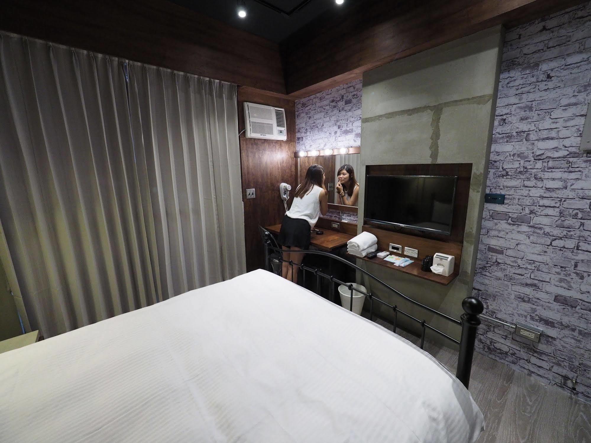 Loft Hostel Fengjia Taichung Exterior photo