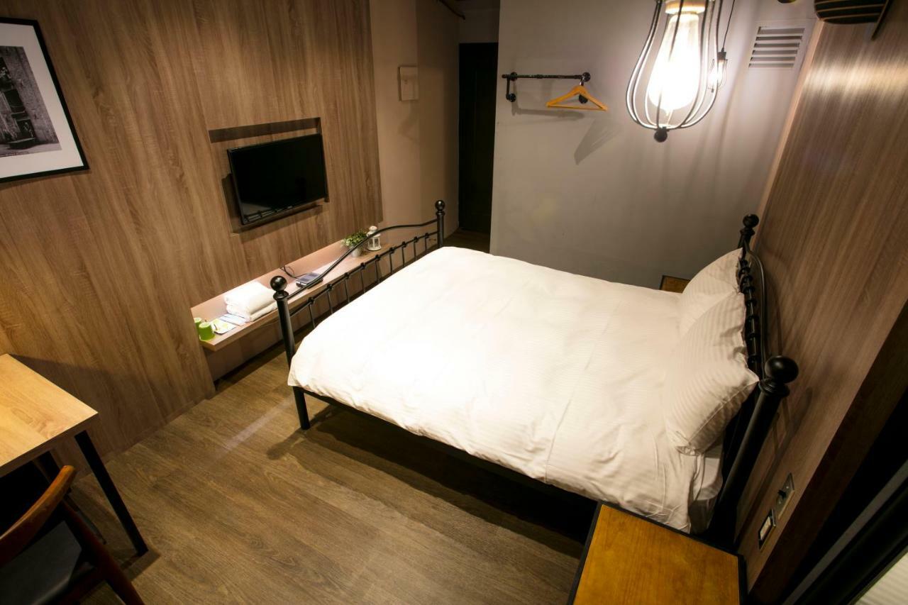 Loft Hostel Fengjia Taichung Exterior photo